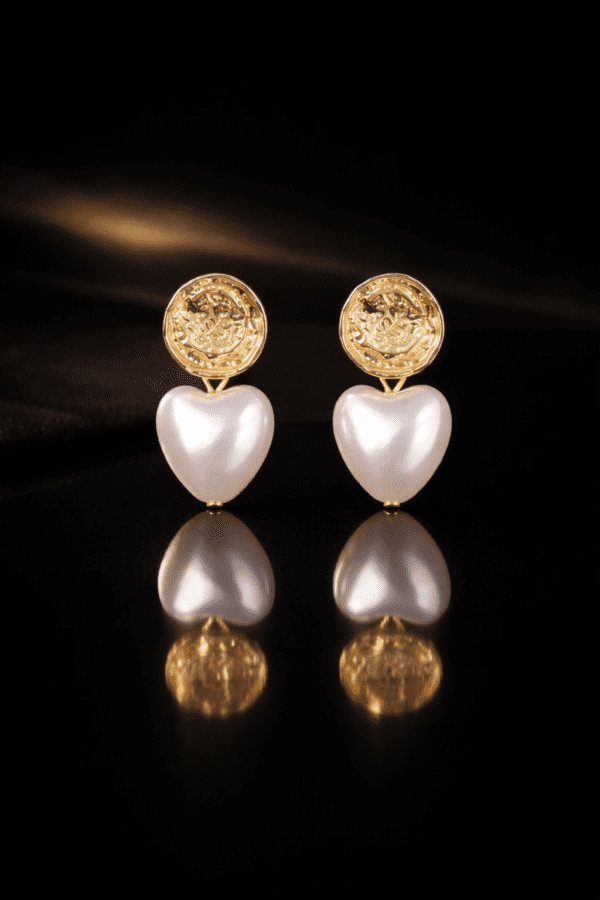 Elegant gold and pearl earrings